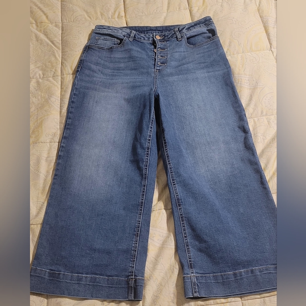 Women's Button Fly Wide Leg Jeans.